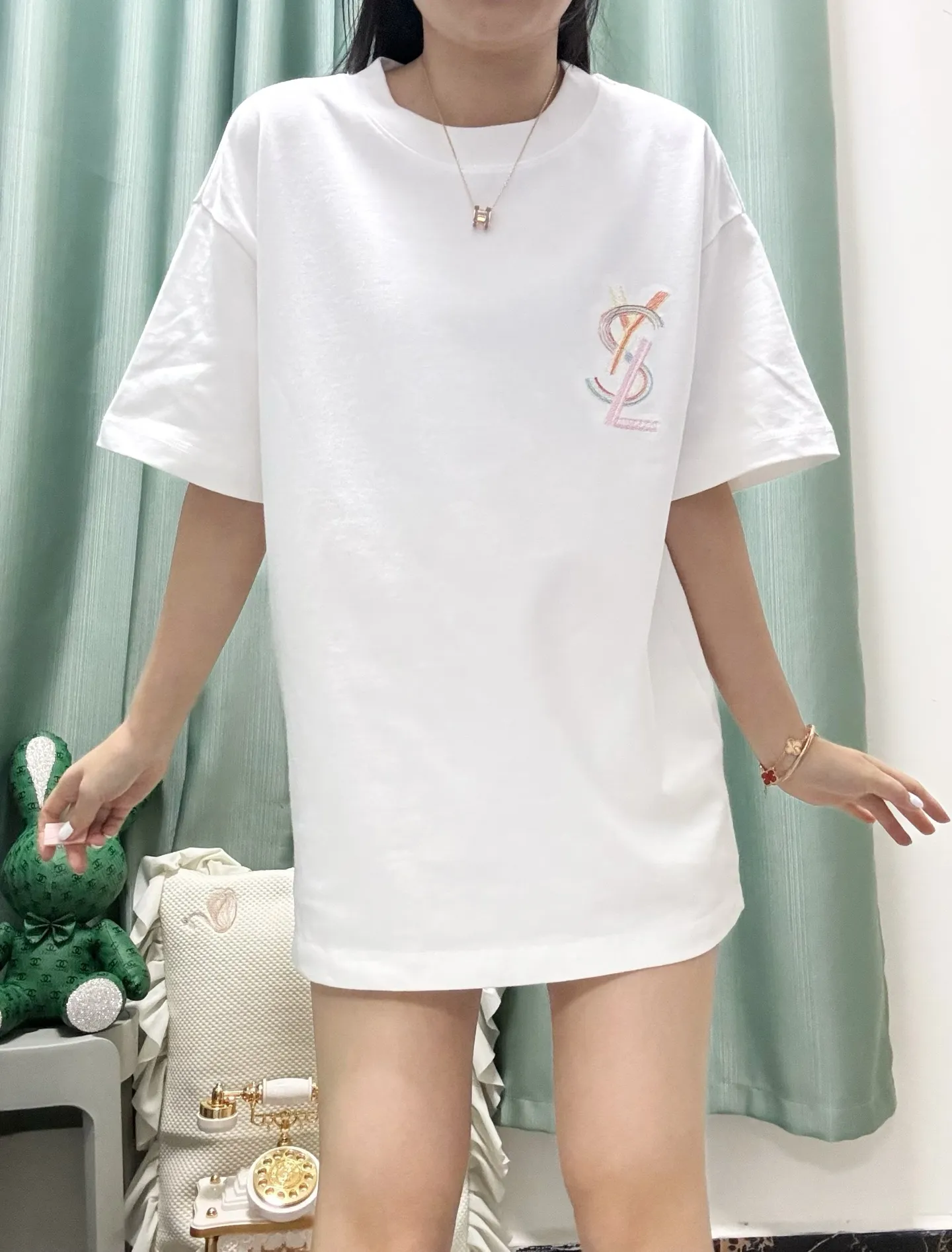 White ， Same Style